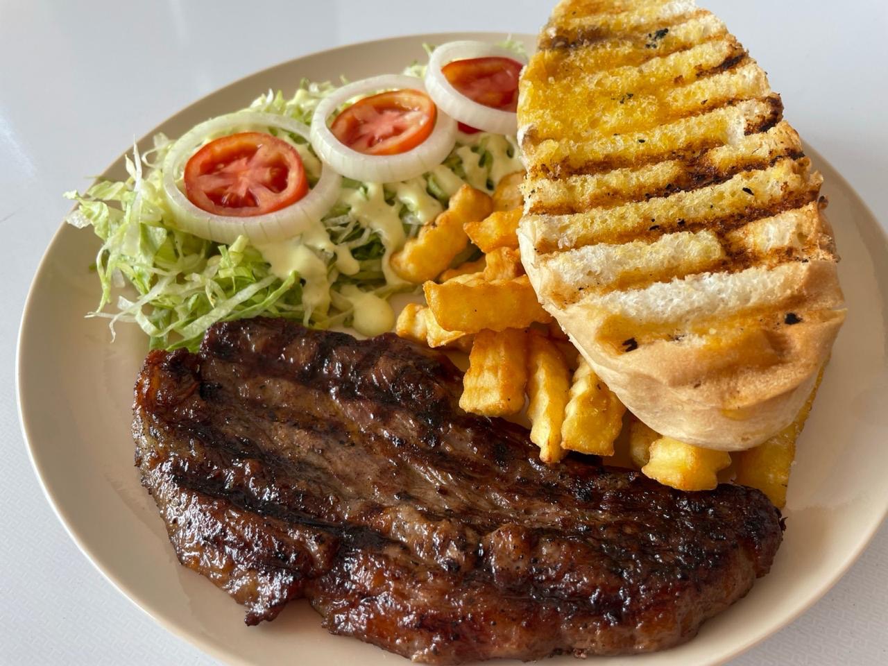 Churrasco argentino con chimichurri