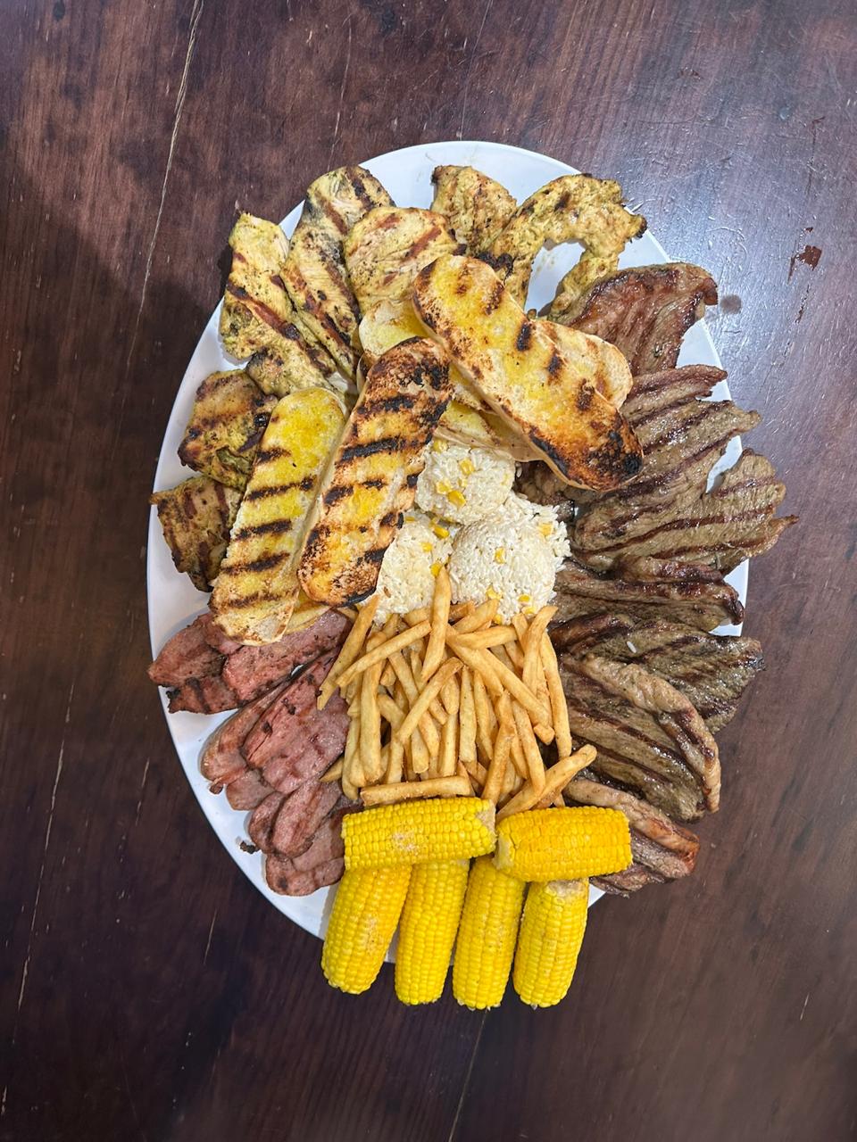 Lomo a la parrilla con arroz y papas
